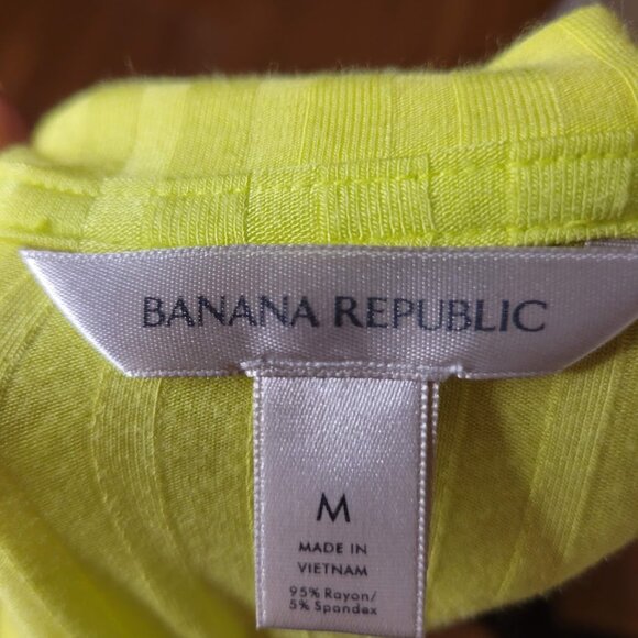 Banana Republic Neon Ribbed Pocket Tee – Size M - Picture 5 of 6